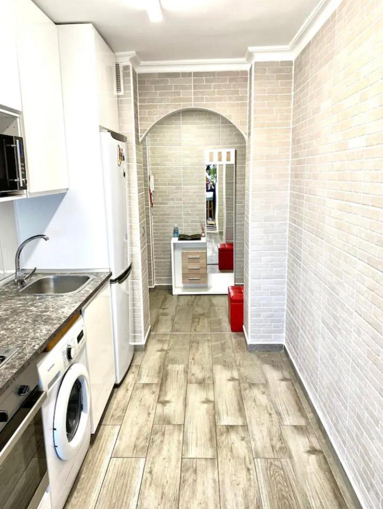 Shared Apartment! Piso Compartido! Общая Квартира! Seville Luaran gambar