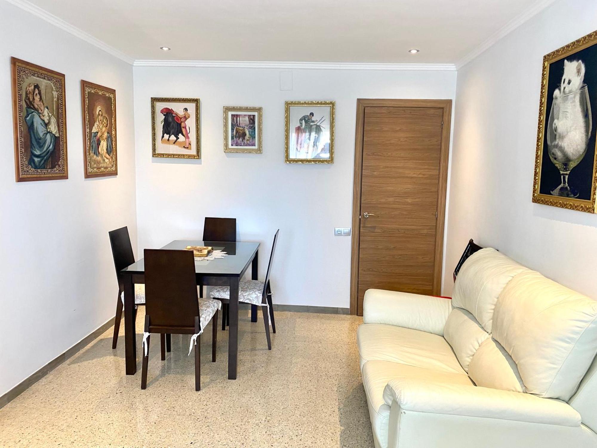 Shared Apartment! Piso Compartido! Общая Квартира! Seville Luaran gambar