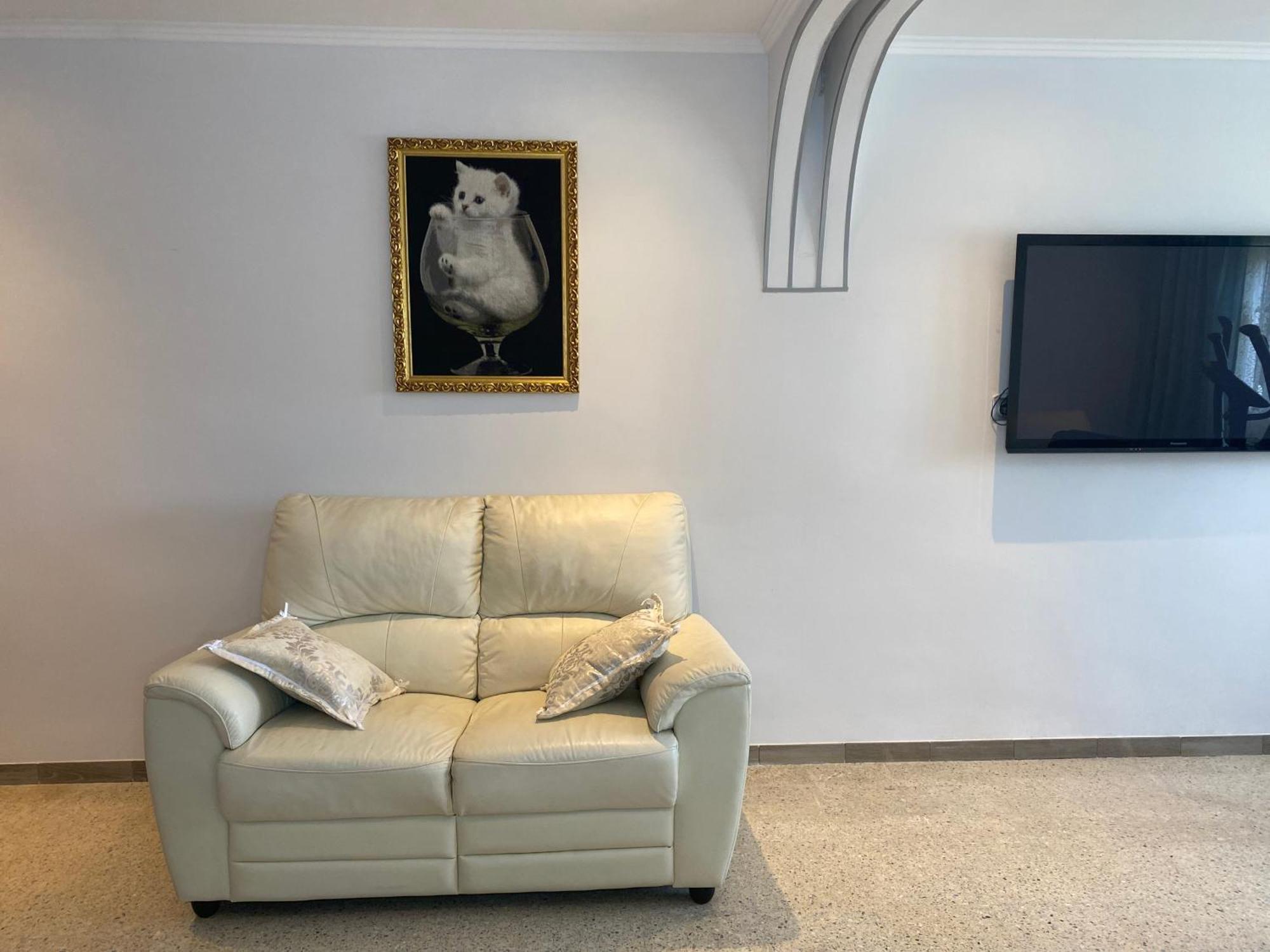 Shared Apartment! Piso Compartido! Общая Квартира! Seville Luaran gambar