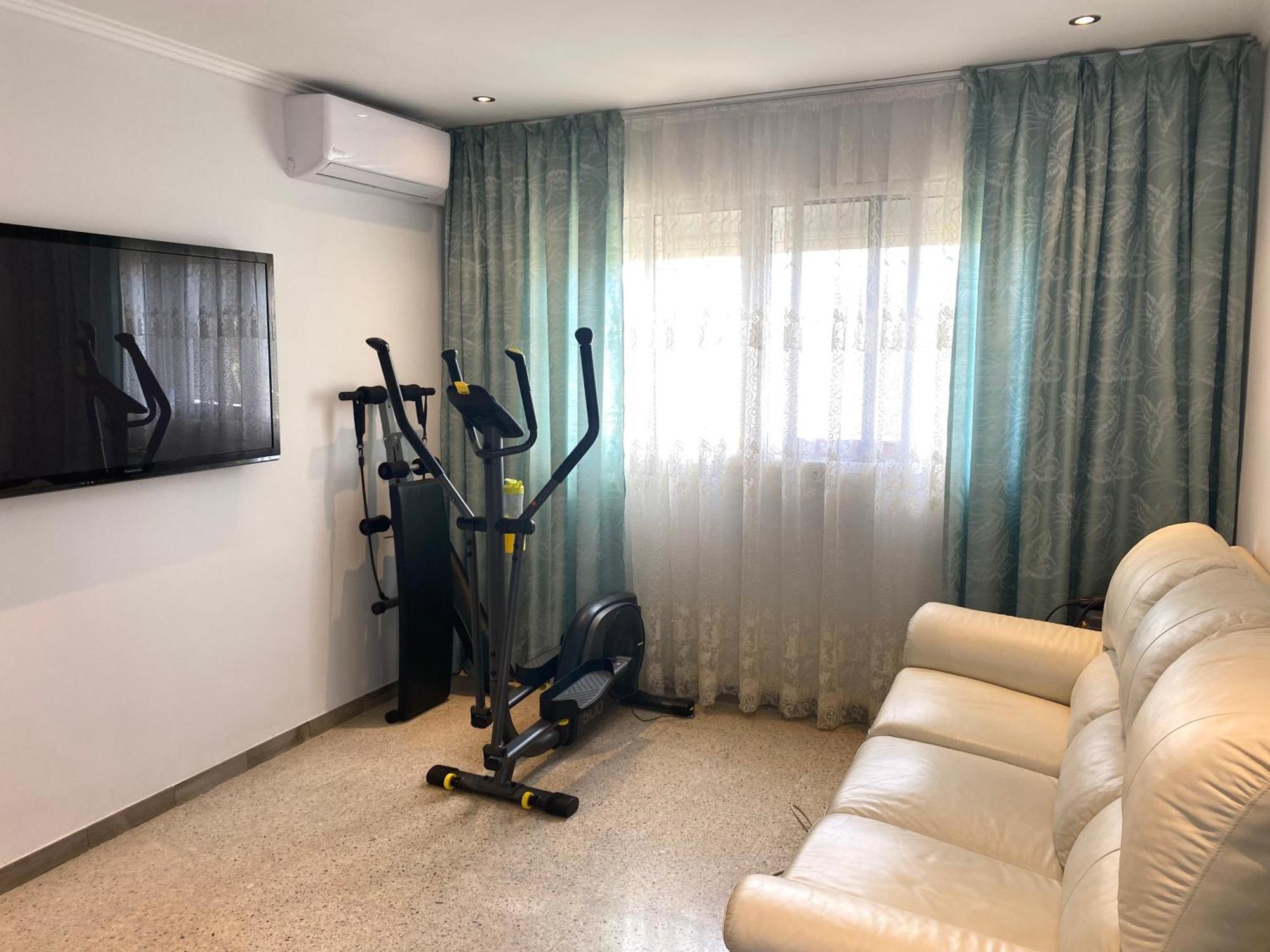 Shared Apartment! Piso Compartido! Общая Квартира! Seville Luaran gambar