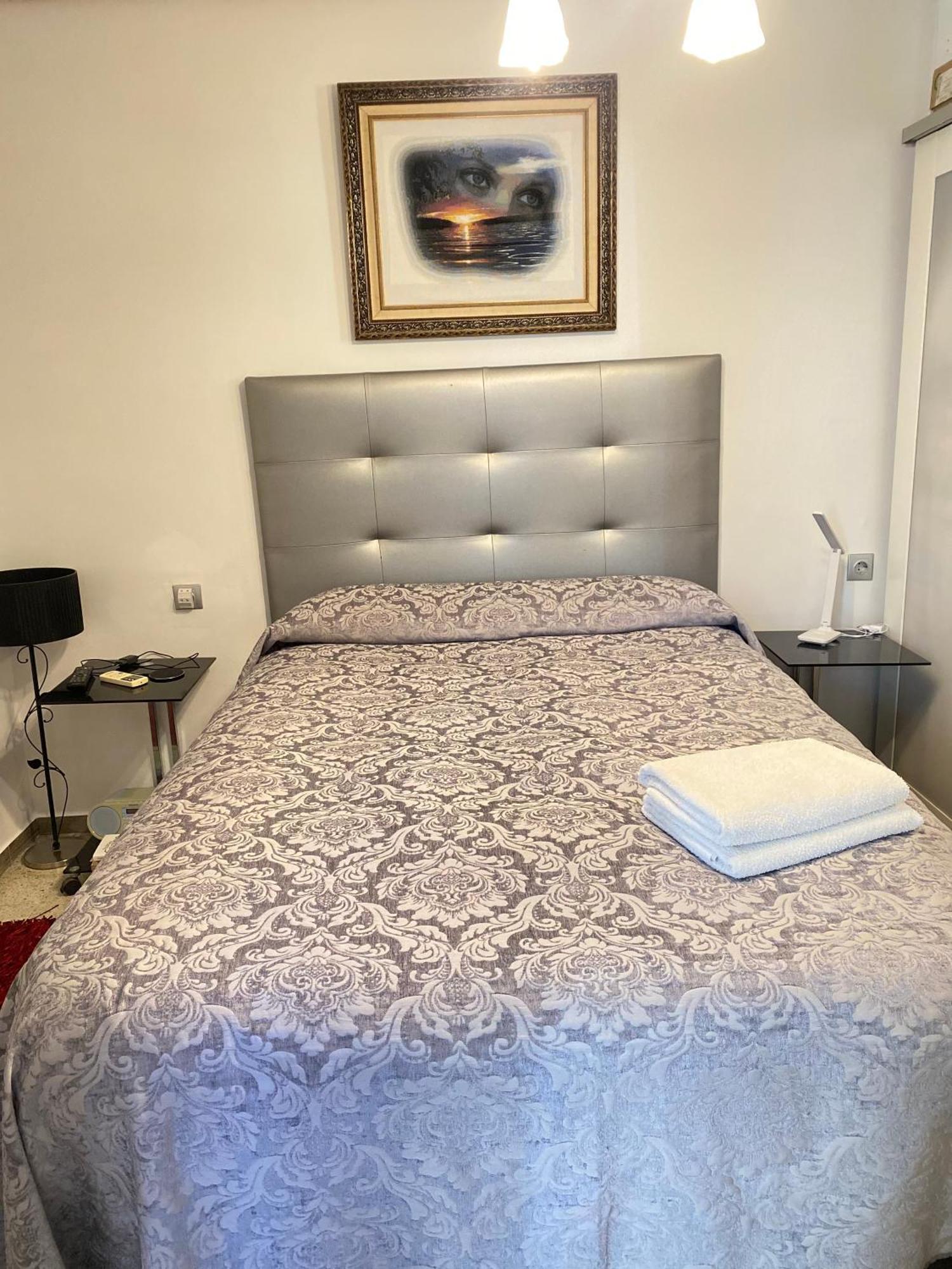 Shared Apartment! Piso Compartido! Общая Квартира! Seville Luaran gambar