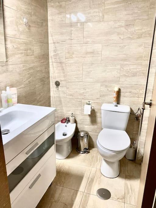 Shared Apartment! Piso Compartido! Общая Квартира! Seville Luaran gambar