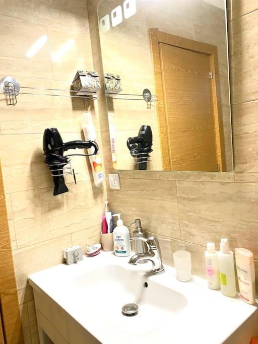 Shared Apartment! Piso Compartido! Общая Квартира! Seville Luaran gambar