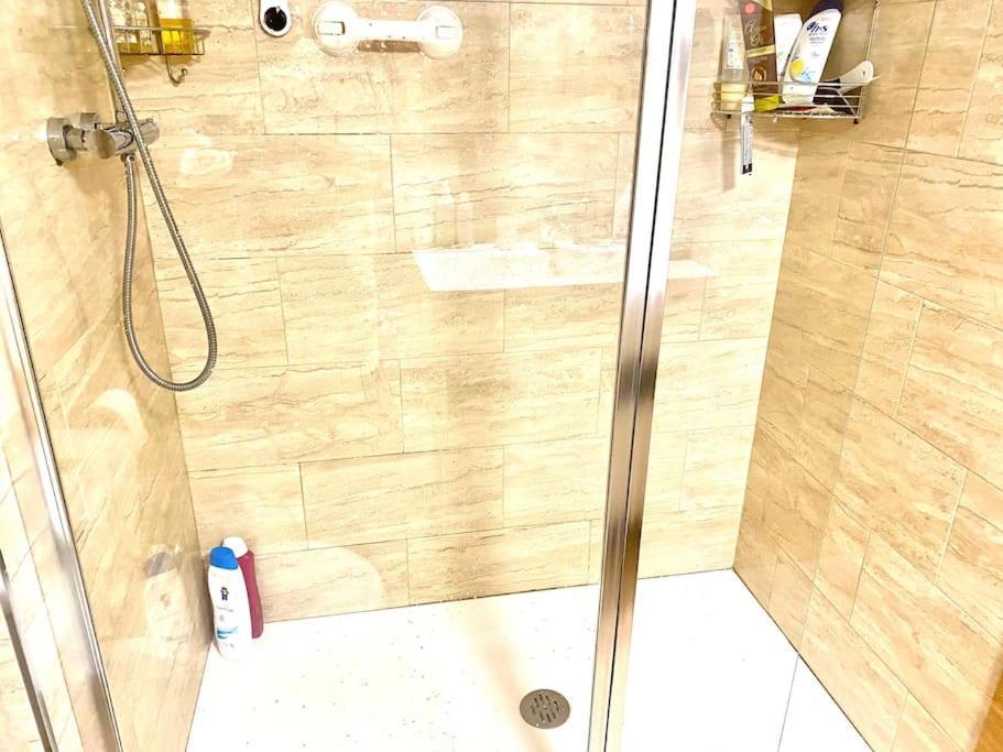 Shared Apartment! Piso Compartido! Общая Квартира! Seville Luaran gambar