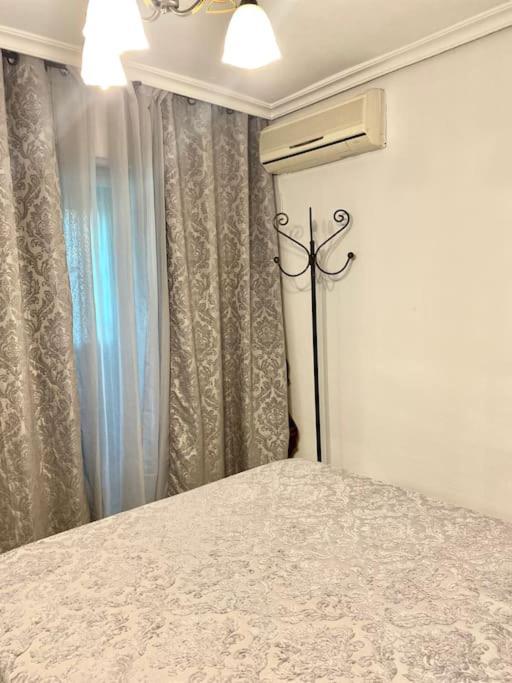 Shared Apartment! Piso Compartido! Общая Квартира! Seville Luaran gambar