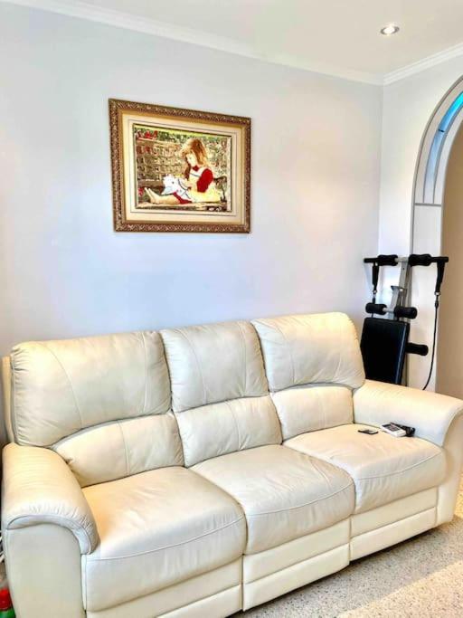 Shared Apartment! Piso Compartido! Общая Квартира! Seville Luaran gambar