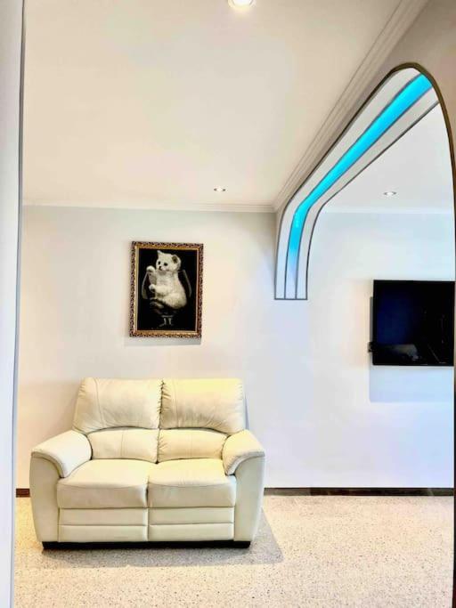 Shared Apartment! Piso Compartido! Общая Квартира! Seville Luaran gambar