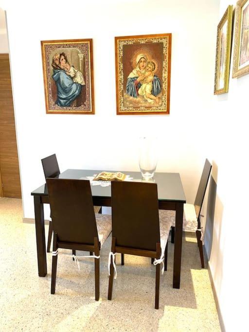 Shared Apartment! Piso Compartido! Общая Квартира! Seville Luaran gambar
