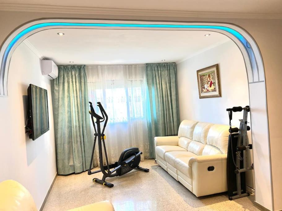 Shared Apartment! Piso Compartido! Общая Квартира! Seville Luaran gambar